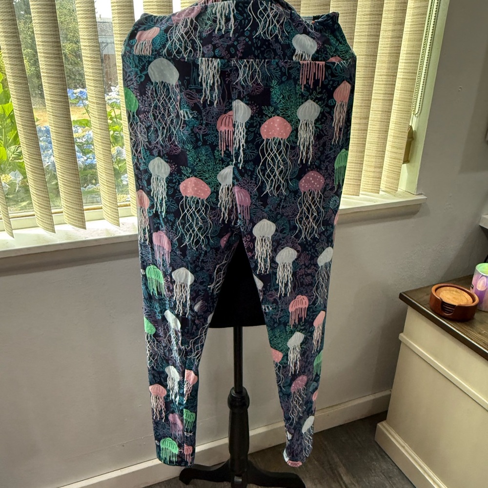 LuLaRoe Jellyfish Print Leggings